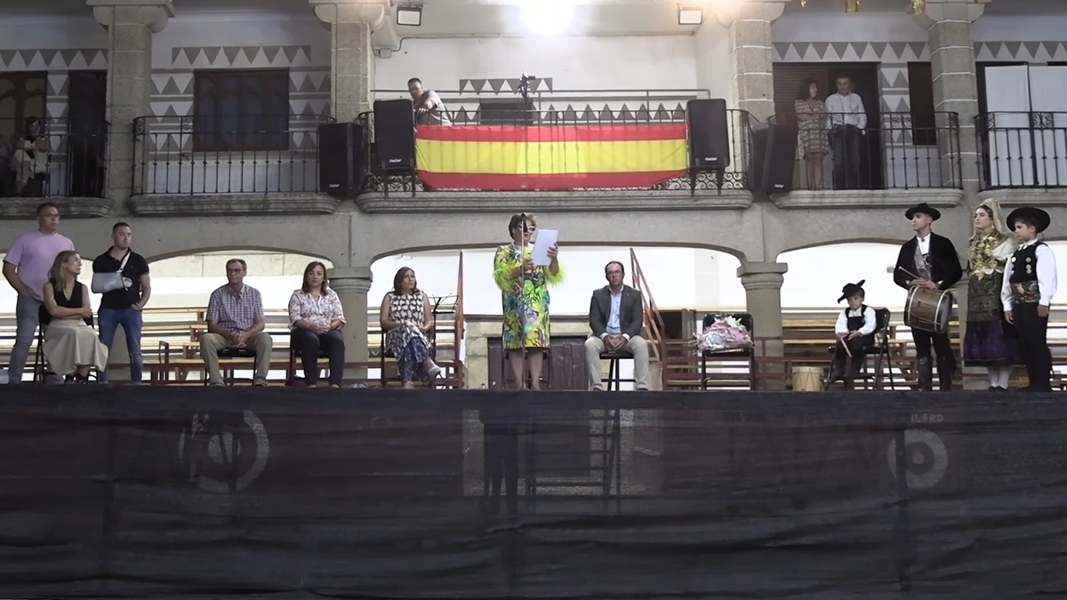 Ayer domingo, María José Calderero ofrecía un emotivo pregón en la Plaza de Villavieja / FOTO Y VÍDEO: ANTONIO MORO DE LA PUENTE