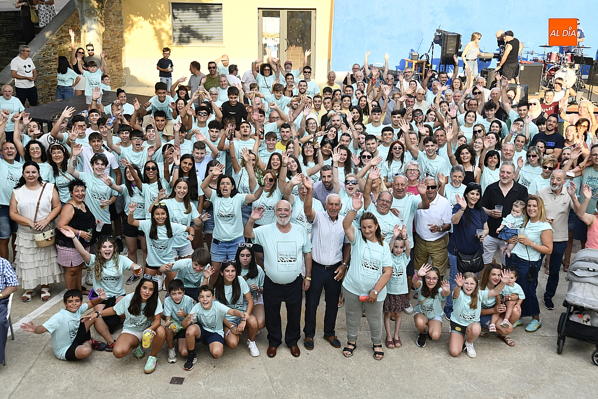 Las Peñas de Serradilla del Llano inauguran las fiestas en honor al Cristo