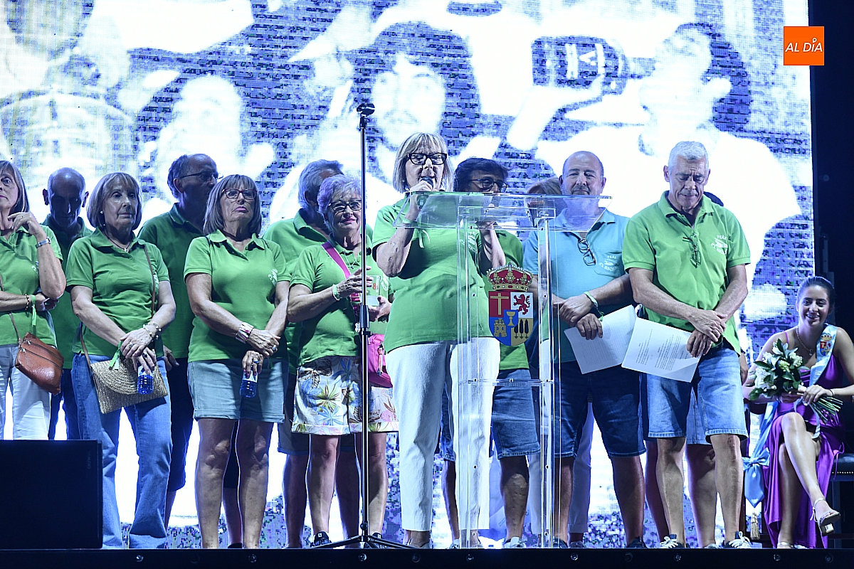 Las peñas dan inicio, con gran garbo, a las fiestas de La Asunción en Fuentes de Oñoro