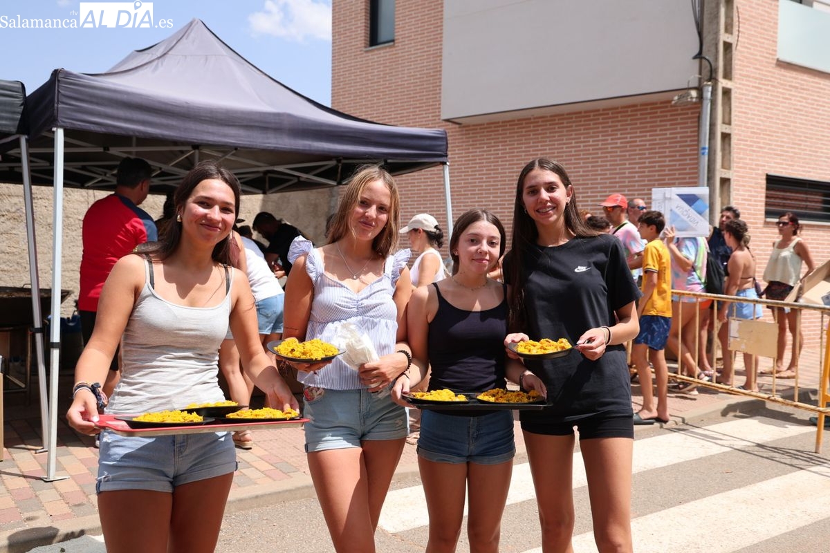 FOTOS | Doñinos se une en torno a una paella popular para poner el broche final a sus fiestas