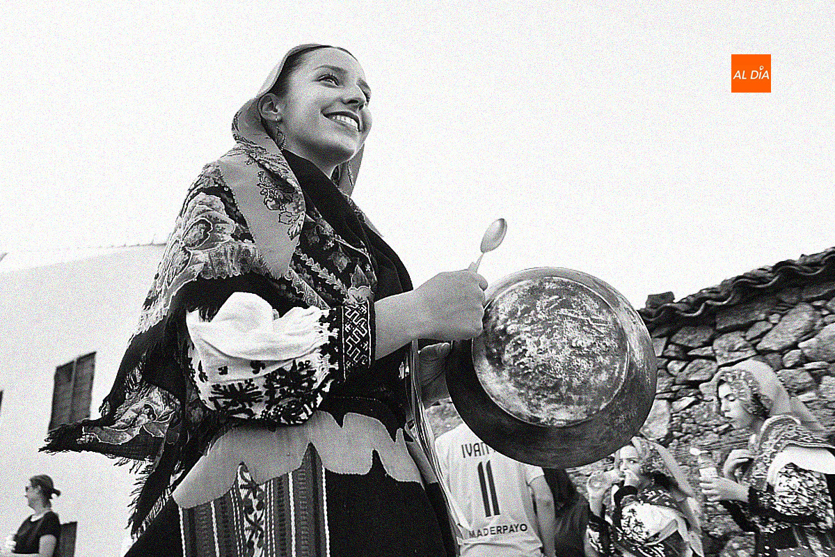 Baño de tradición en El Payo con el XII Festival Folklórico La Sartén Charra