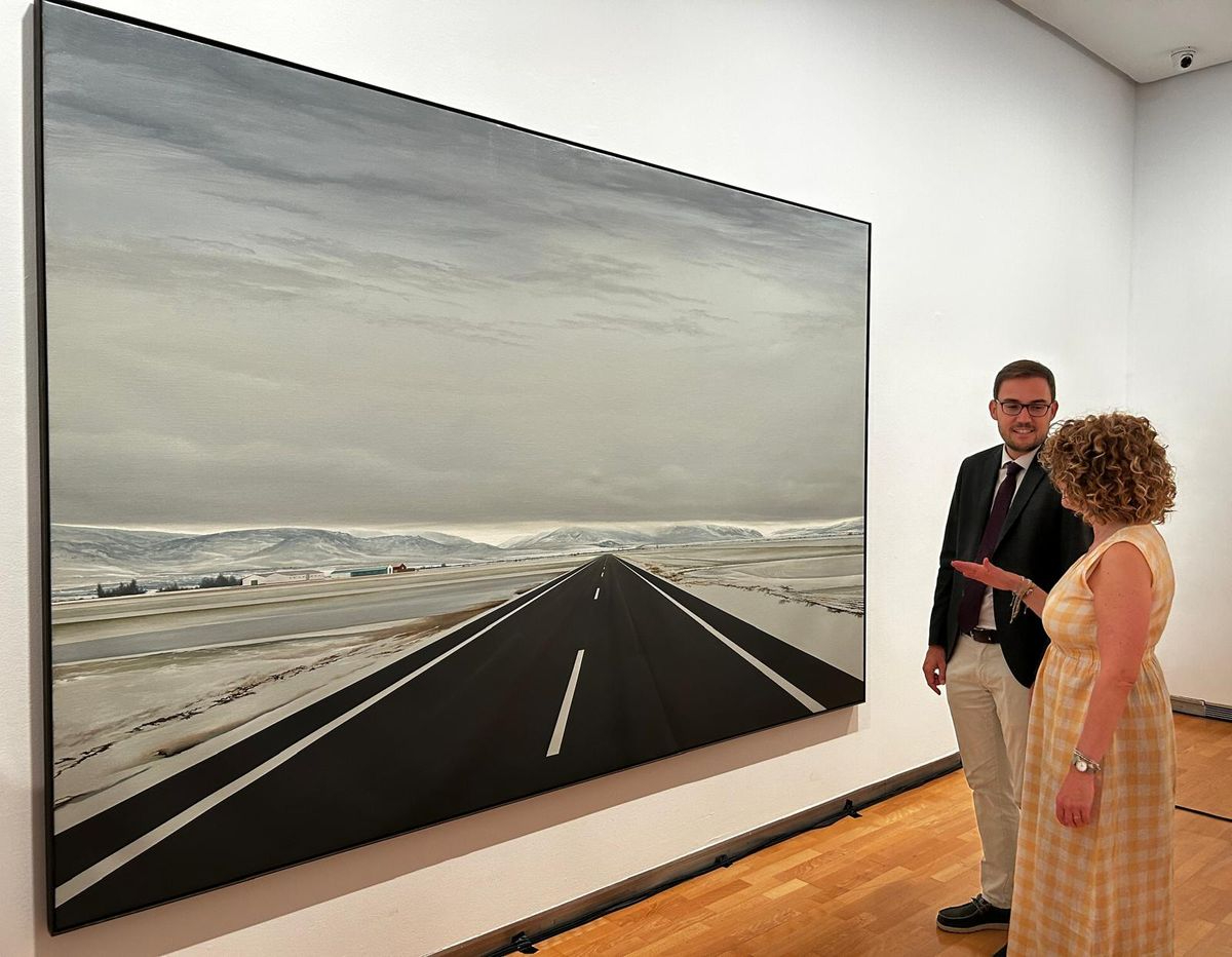 Horizonte vertical invita a levantar la vista de la pantalla en la nueva gran exposición del DA2