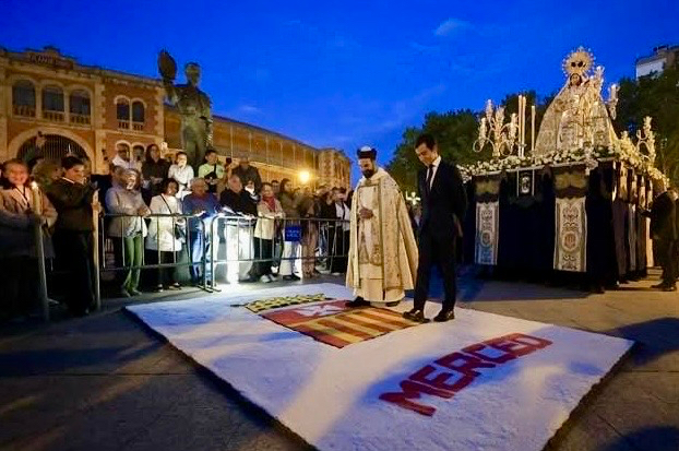 VÍDEO: Ismael Martín protagoniza una emocionante levantada a la Virgen de la Merced, dedicada a la cultura y la tauromaquia