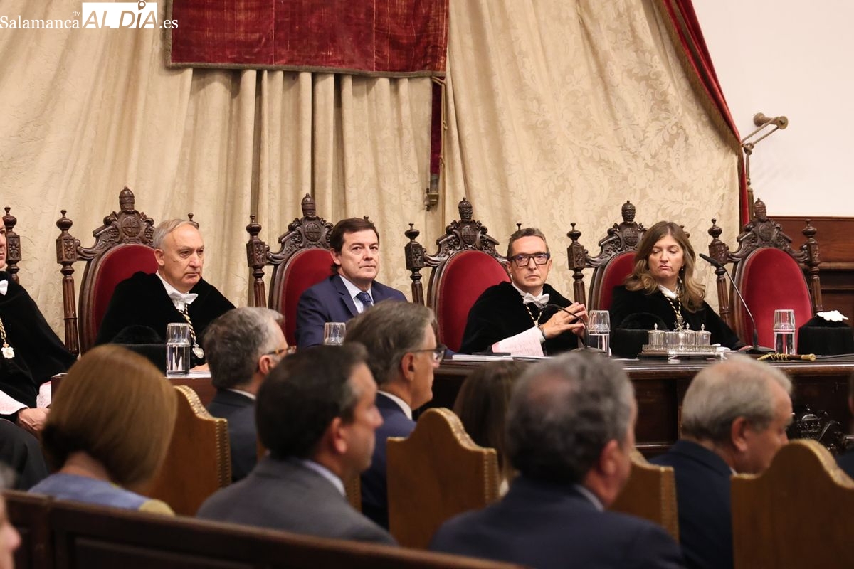 VÍDEO y FOTOS | Mañueco y Corchado marcan el inicio del curso universitario en el Paraninfo de la USAL