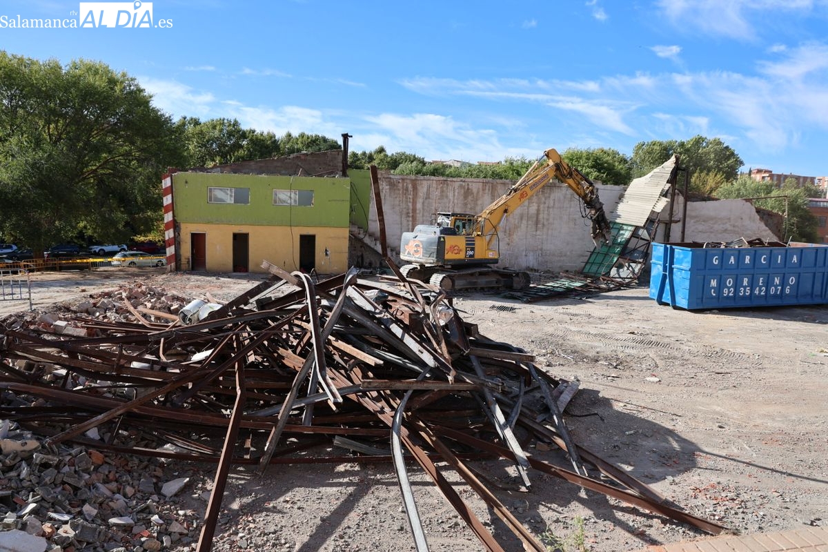 Adiós a las naves: la avenida de Salamanca culmina su urbanización con una nueva calle peatonal y un gran jardín