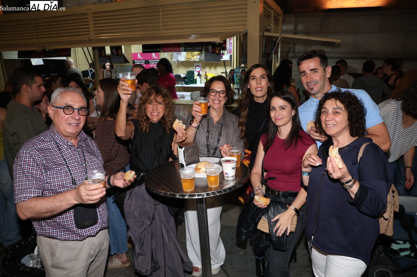 FOTOS | El buen ambiente no cesa en las casetas