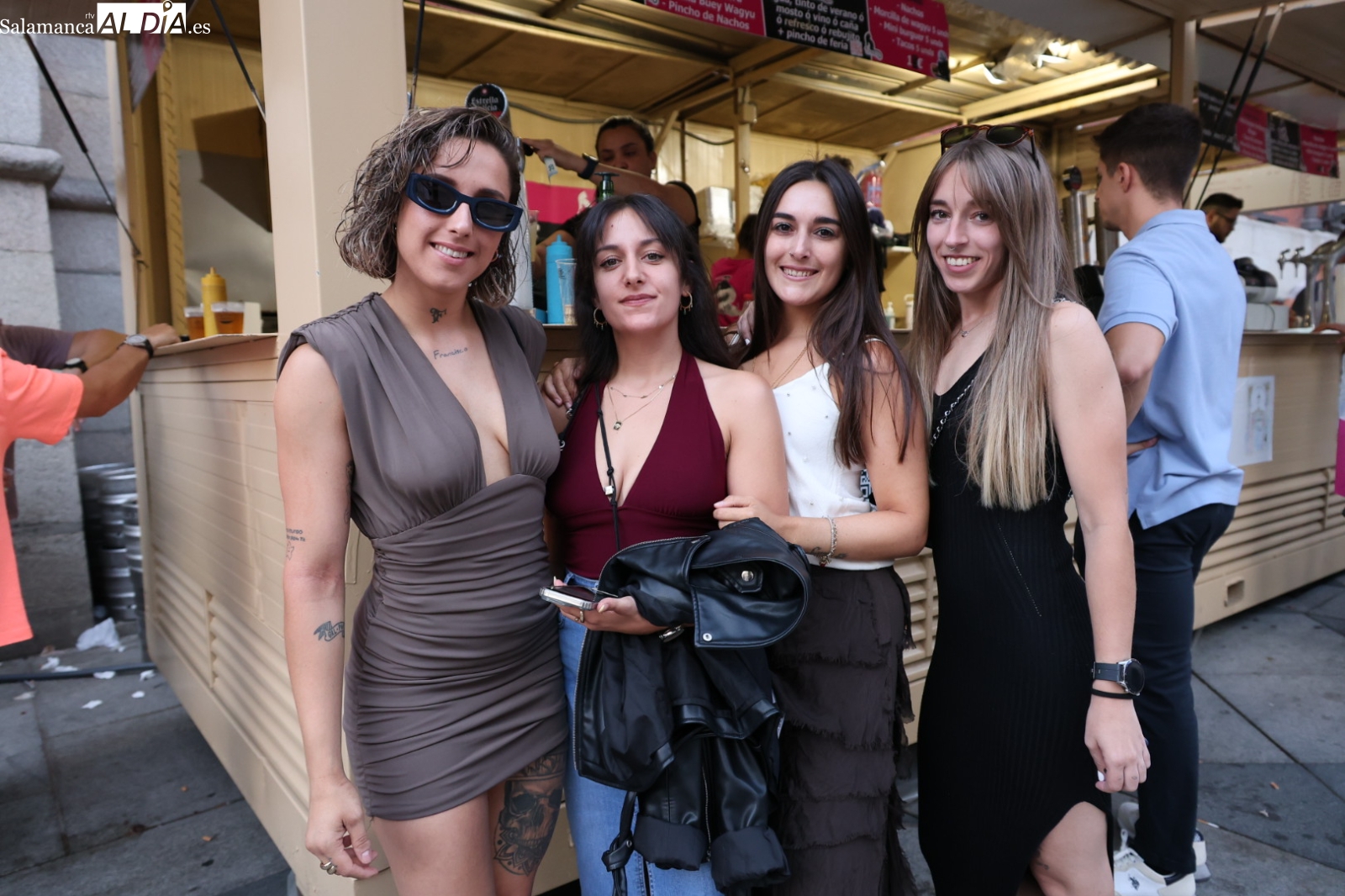 GALERÍA DE FOTOS | La Plaza del Mercado vibra con el sabor y el buen ambiente de las casetas