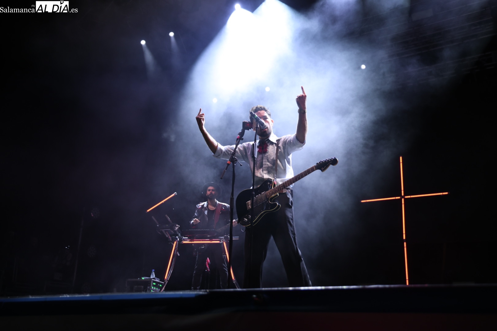 VÍDEO y FOTOS | Siloé conquista una Plaza Mayor abarrotada con los himnos de su Santa Trinidad