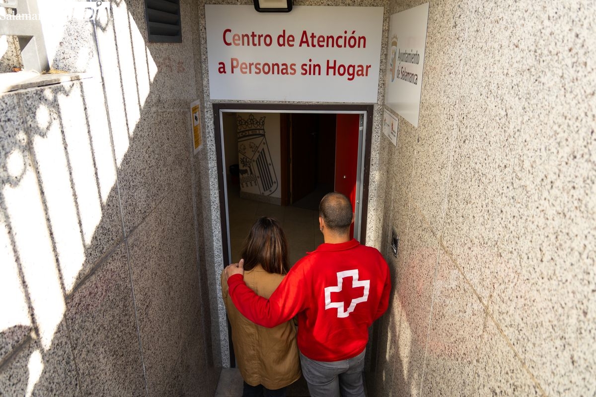 El centro de Cruz Roja en Salamanca atiende a 600 personas sin hogar cada año 