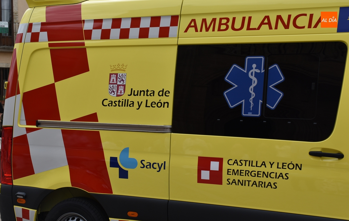 Herido un hombre de 70 años en el choque de dos turismos en el cruce de la Carretera de Cáceres