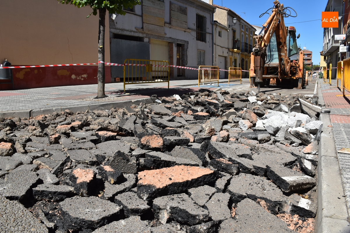 En marcha la intervención para reparar la calzada de la calle Cárcabas