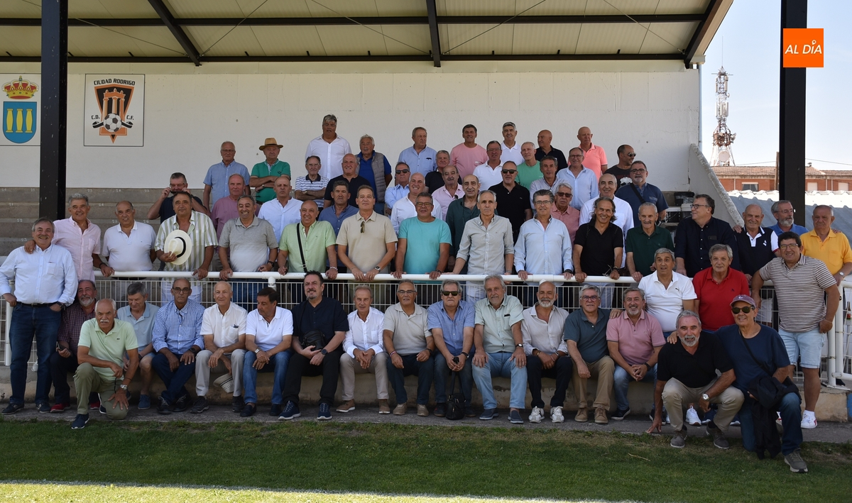 Unos 80 veteranos de distintas épocas del Ciudad Rodrigo CF viven una jornada de confraternización