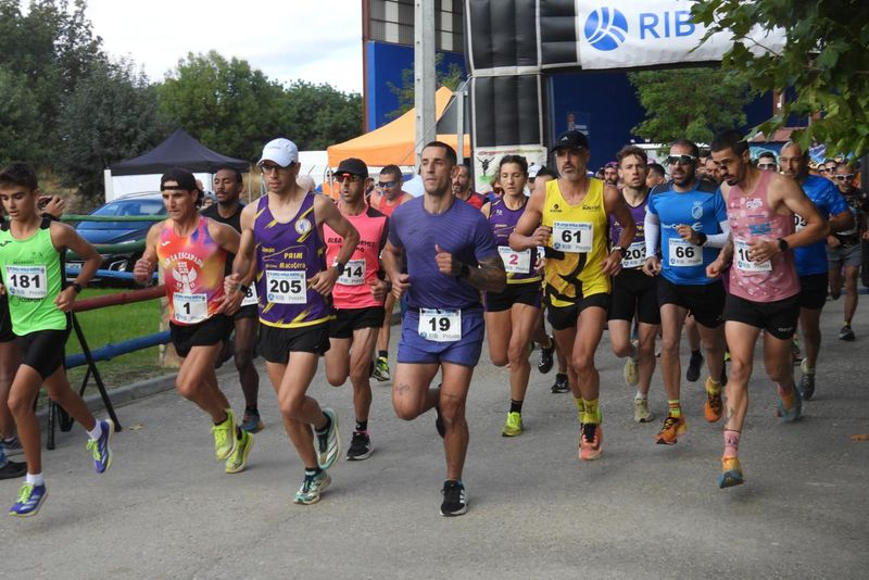 Peñarandilla se vuelca con la Piel de Mariposa en una carrera benéfica que congrega a más de 800 personas