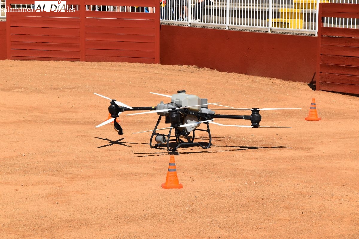 FOTOS Y VÍDEO ı La tecnología de los drones agrícolas despega en la jornada inaugural de Salamaq