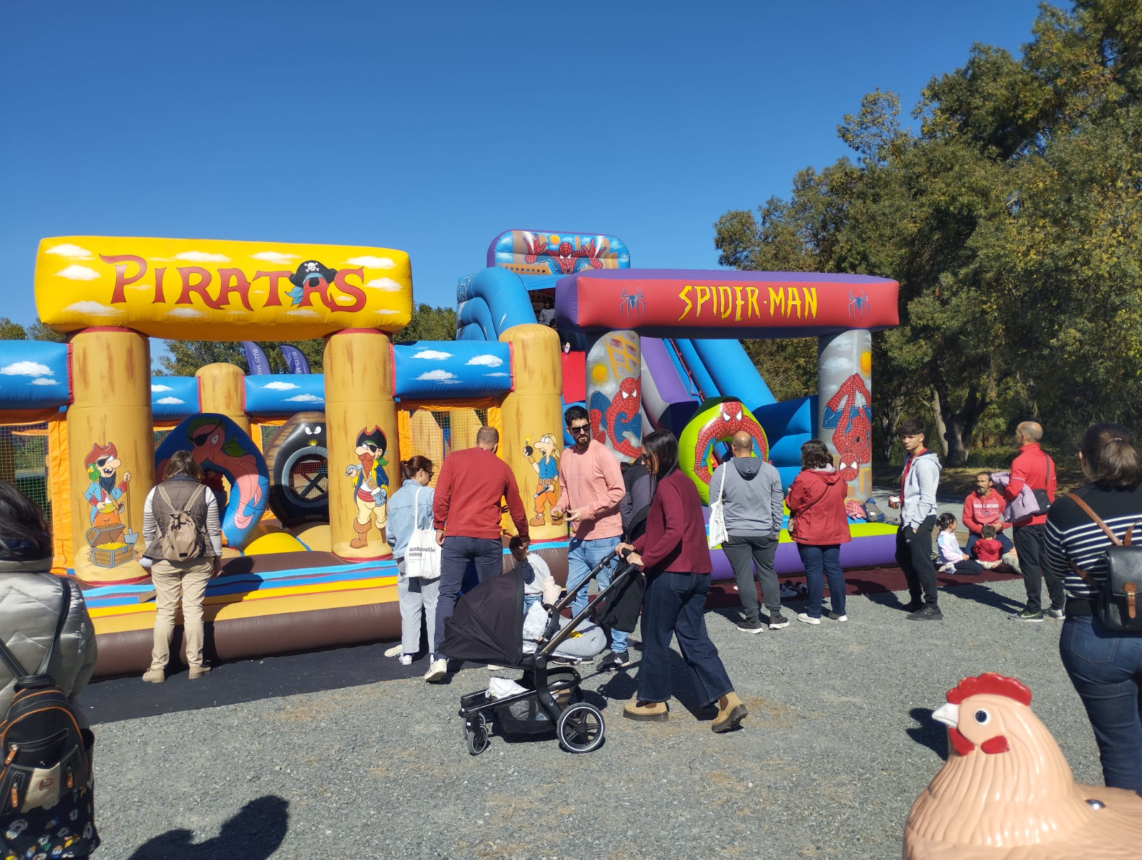 Juegos, música y una paella solidaria contra el cáncer en el Día de las Familias de Santa Marta