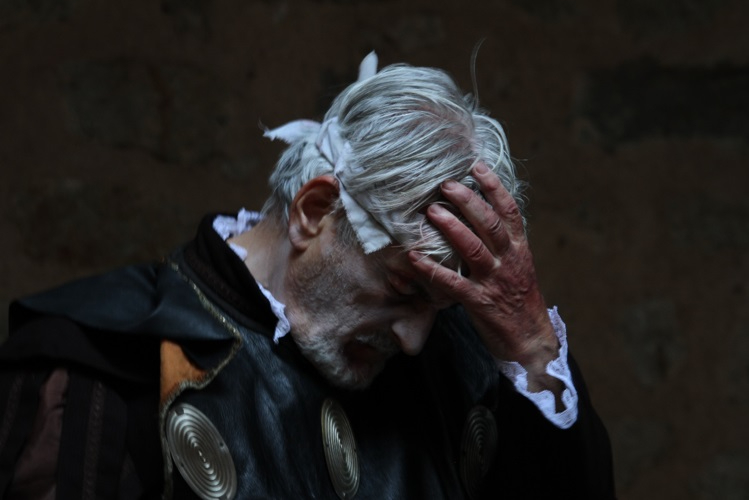 Etón Teatro representa en la Casa de las Conchas la historia del héroe desconocido Alonso Andrea de Ledesma