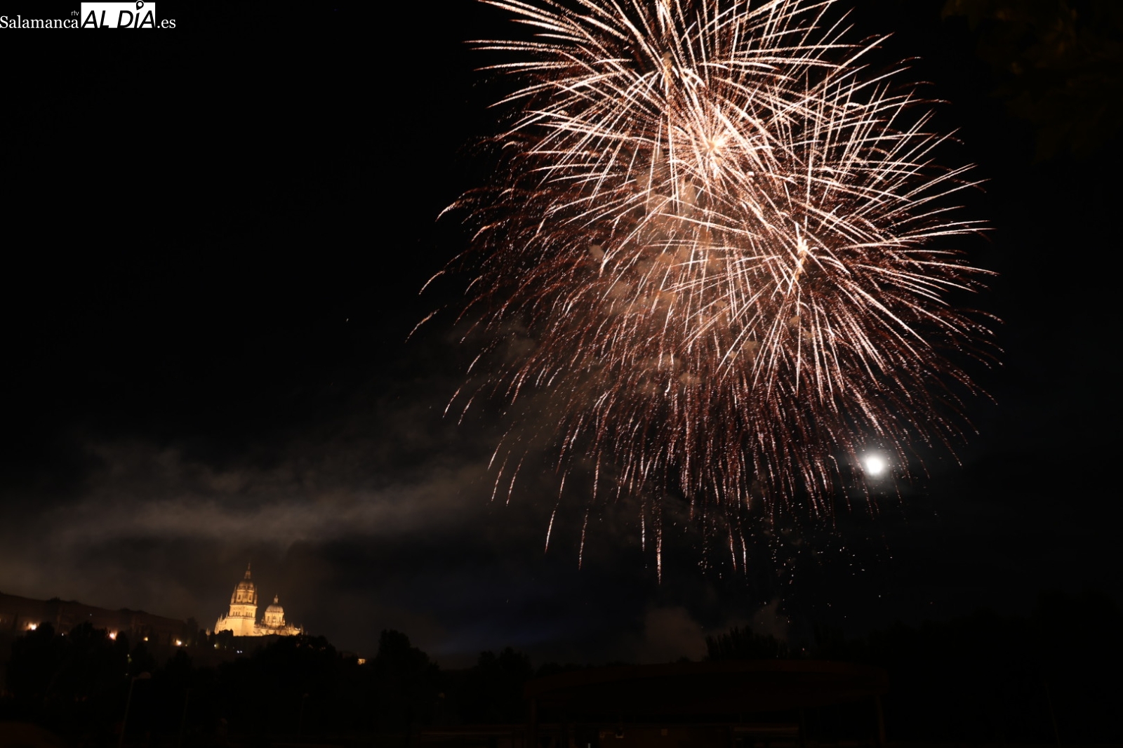 VÍDEO y FOTOS | Vulcanalia ilumina el cielo de Salamanca en una cita ineludible en las fiestas