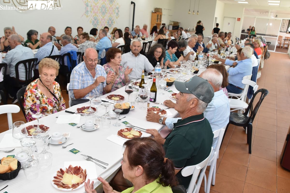 FOTOS | Aldearrodrigo homenajea a sus mayores con una tradicional fiesta de confraternidad