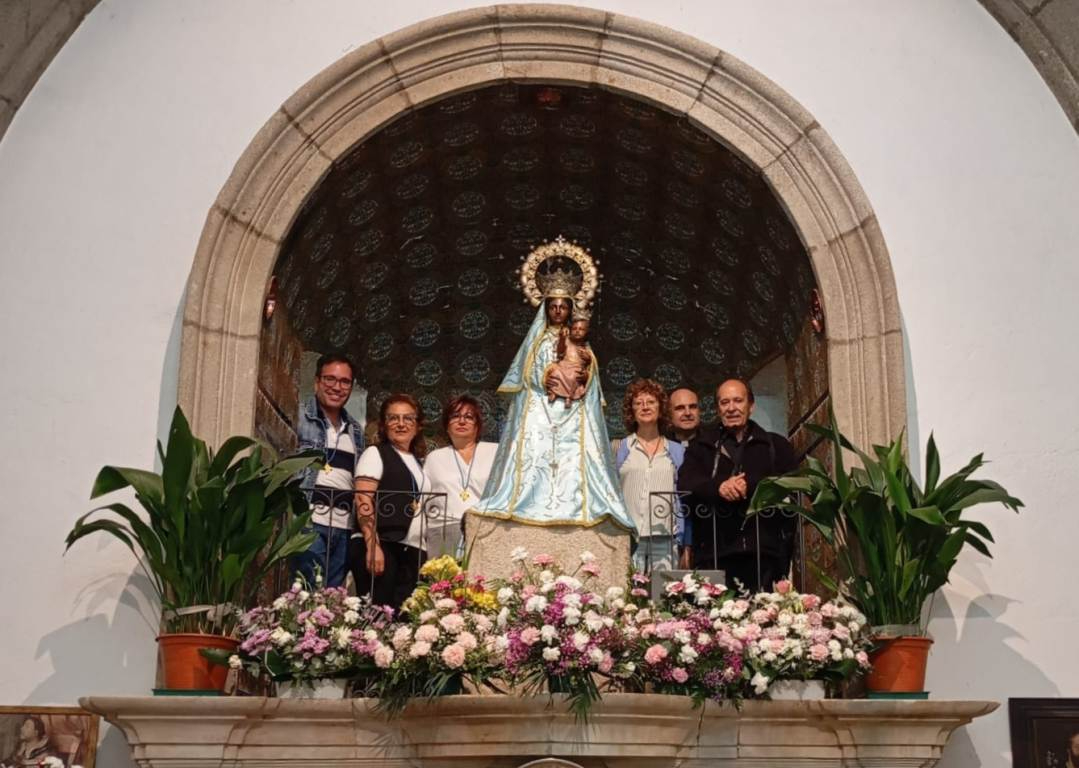 San Andrés cumple con su tradición de peregrinar hasta el Santuario de la Virgen de la Peña
