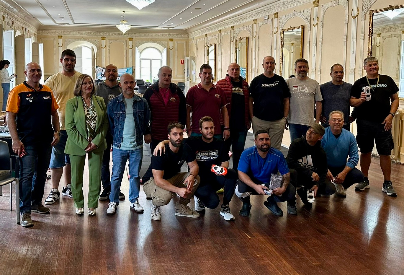 Una veintena de pilotos participa en el Campeonato Nacional Interclubes Mini Z