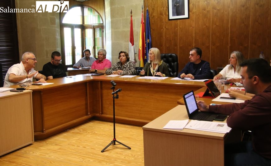La gestión diaria y las deudas pendientes centran un intenso debate en el Ayuntamiento de Alba de Tormes