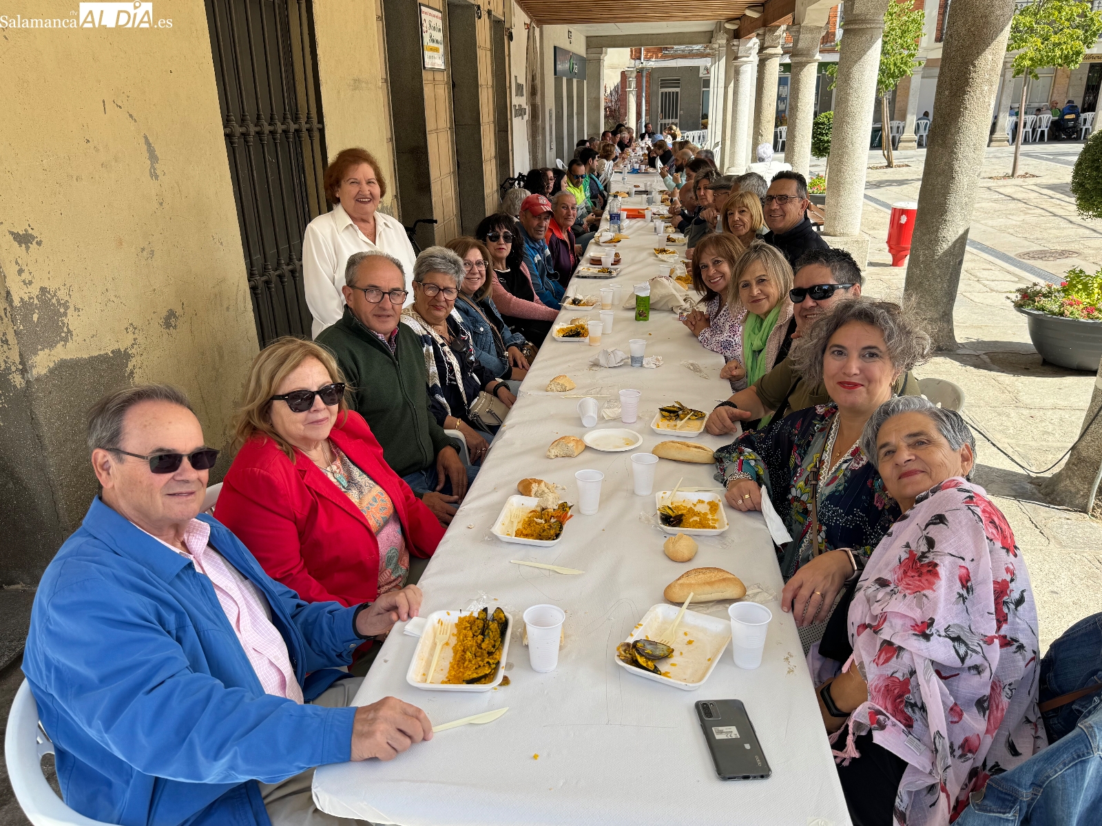 Gran éxito en la gran paellada popular de las fiestas de San Miguel, solidaria con AERSCYL