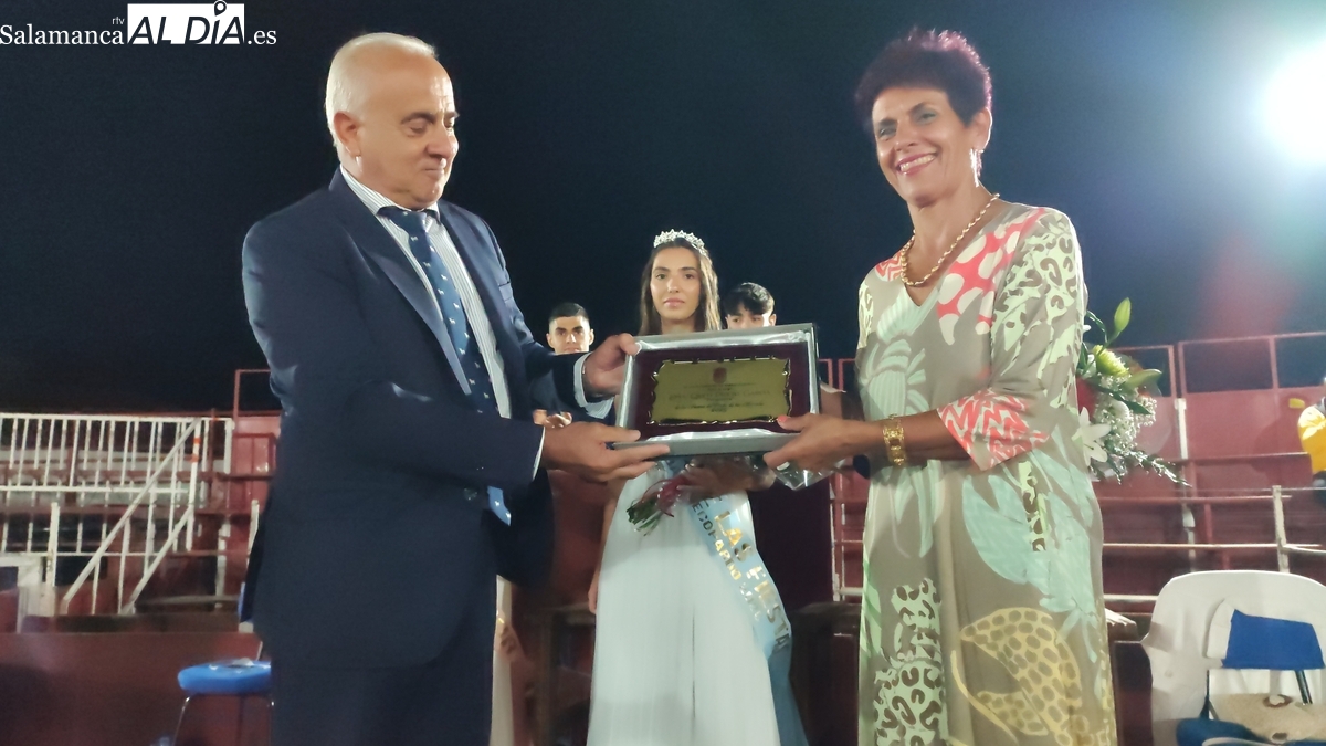 La vocación de maestra y el amor a un pueblo: Queti Prieto emociona a Barruecopardo con un pregón para el recuerdo