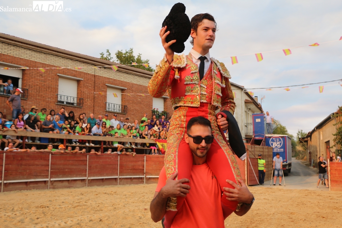 Intensa tarde taurina en Mieza con triunfo de Emilio García Torres y una divertida capea 