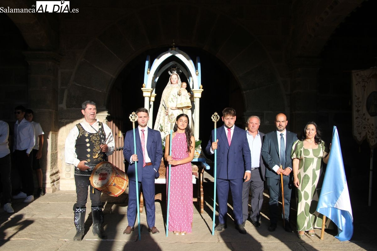 Villaseco de los Reyes se rinde a Nuestra Señora de los Reyes bajo la guía de sus mayordomos y 4.000 euros por la bandera