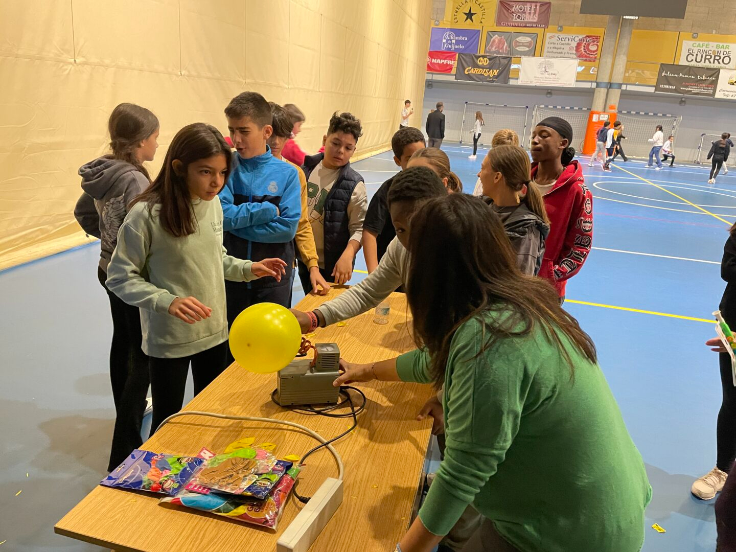 El IES Vía de la Plata de Guijuelo da la bienvenida a 70 alumnos de la ESO con un Grand Prix (FOTOS)