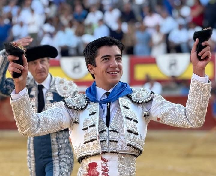Marco Pérez, tres orejas y Puerta Grande para empezar septiembre