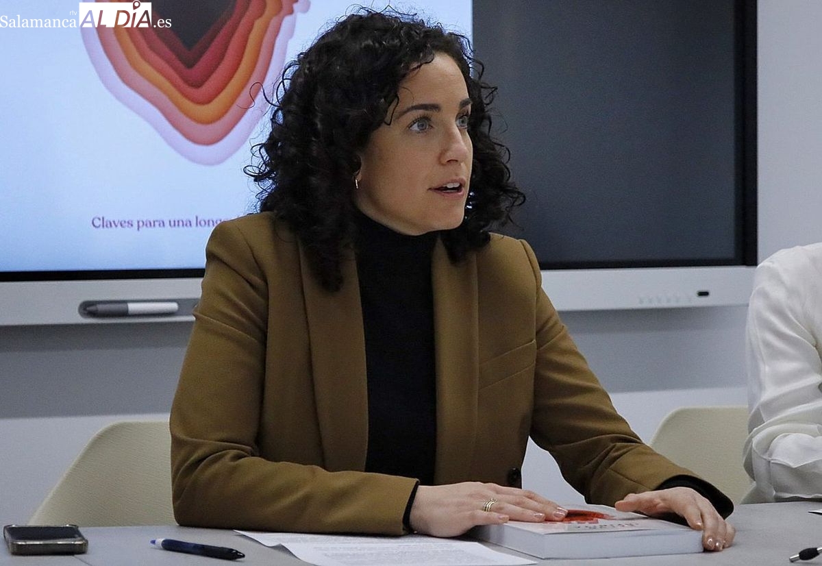 Salamanca celebra el Día Mundial del Farmacéutico con la iluminación en verde de la Universidad y la Puerta de Zamora