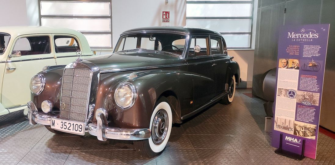 El icónico Mercedes-Benz ‘Adenauer’ de 1956, pieza del mes en el Museo de la Automoción de Salamanca