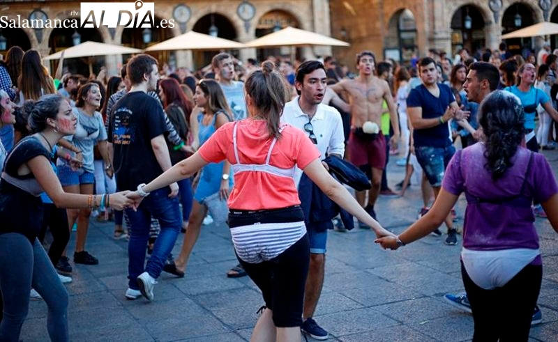 Las novatadas, de tradición a falta muy grave: la ley prevé la expulsión hasta tres años