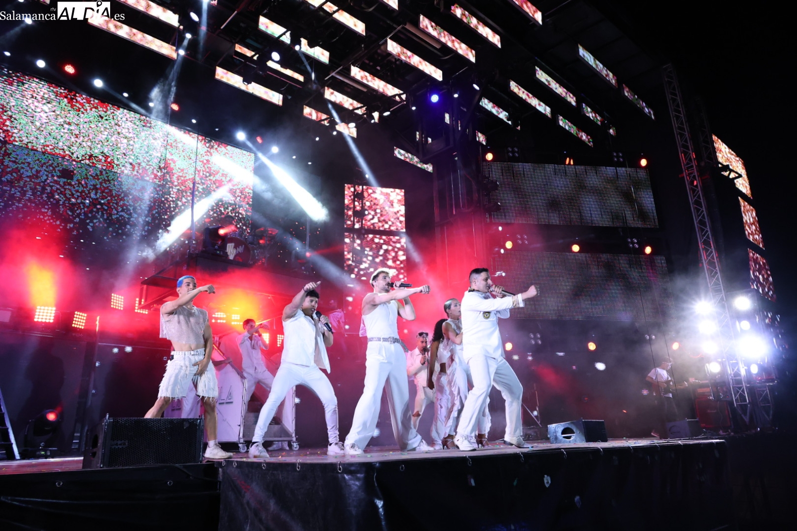 VÍDEO Y FOTOS | Salamanca se entrega al baile con La Fórmula en la víspera de las Ferias y Fiestas