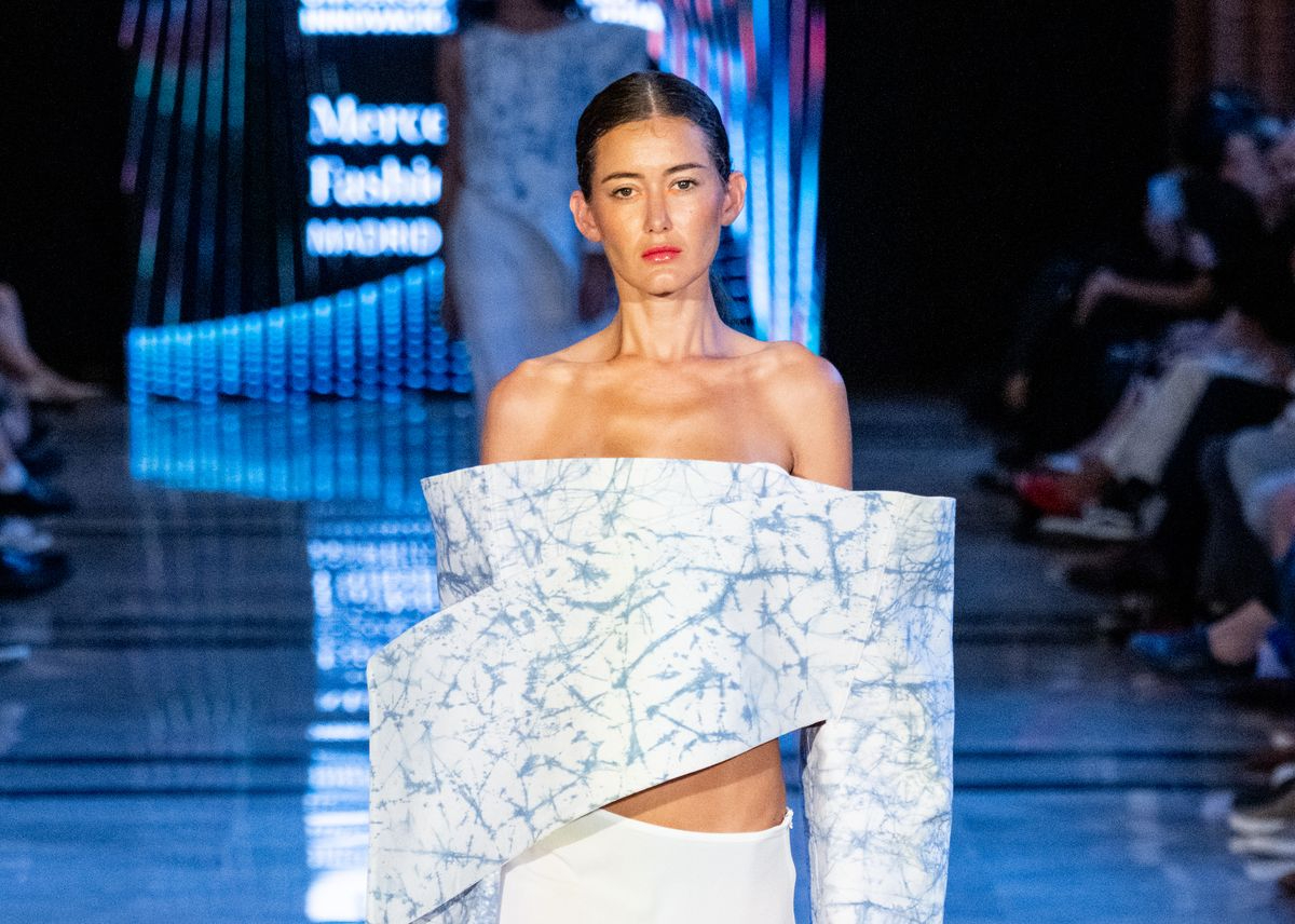 El talento de la joven diseñadora salmantina Paula Castañeda deslumbra en la Mercedes-Benz Fashion Week de Madrid
