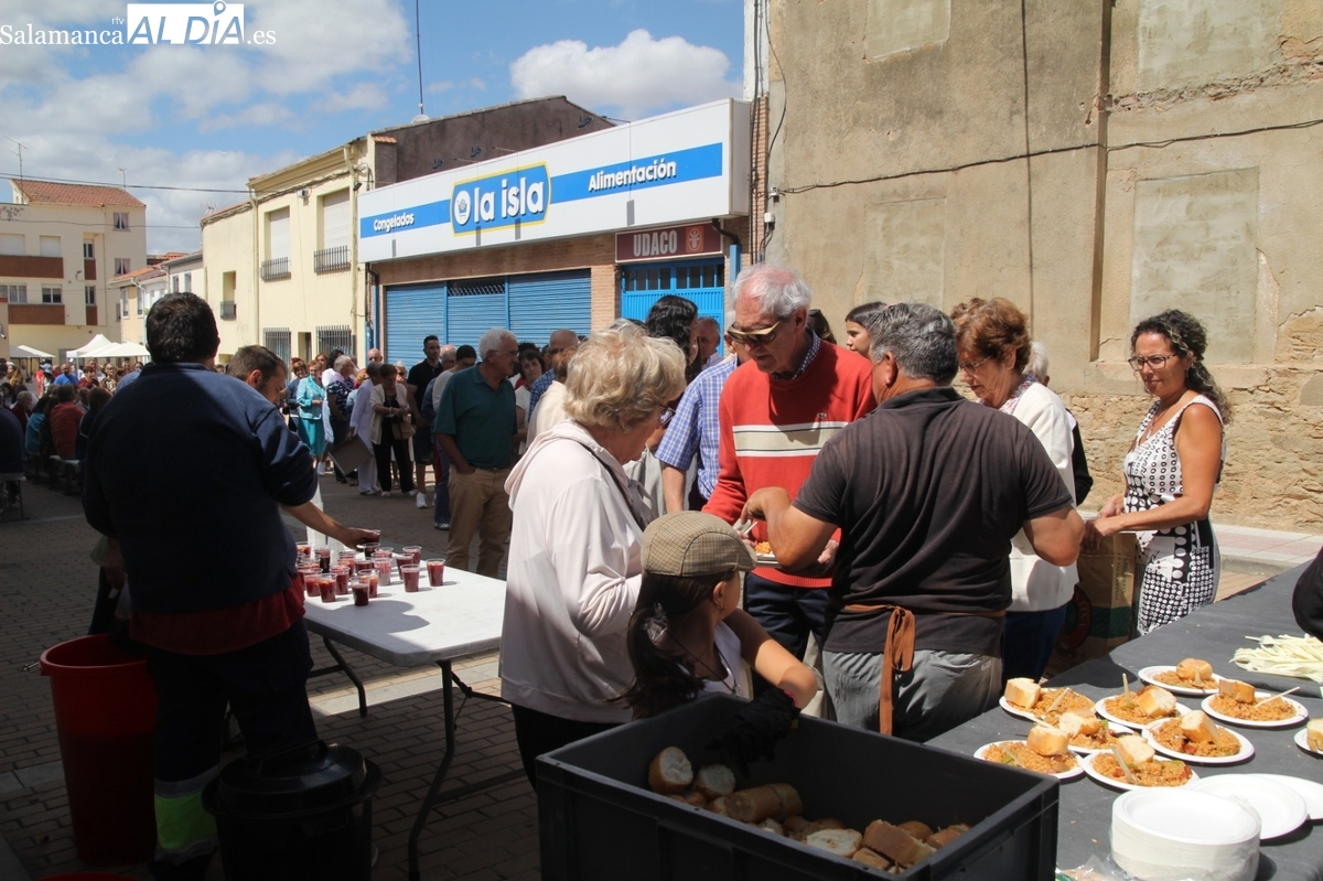 Lumbrales recauda 3.224 euros en su comida popular para ayudar a los ganaderos afectados por el incendio de Cipérez