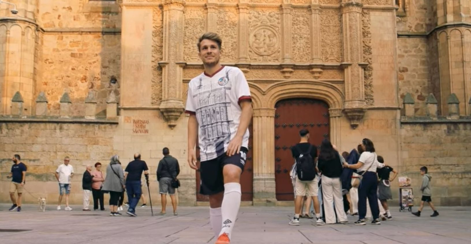 El Salamanca UDS lanza por fin su campaña de abonados y presenta su primera equipación para la 25/26