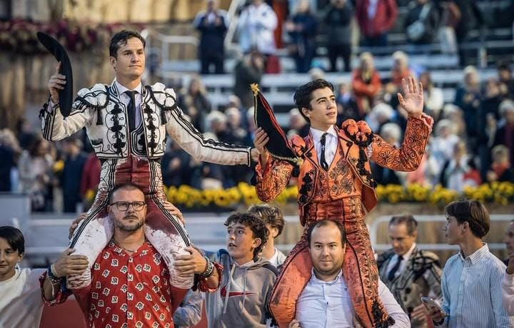 Marco Pérez a hombros en la Goyesca de Arles