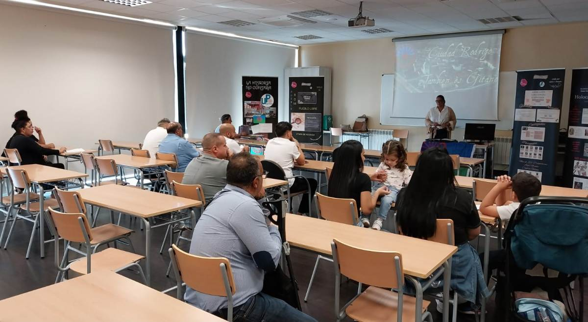 Ofrecida una charla en torno a la historia y cultura del pueblo gitano