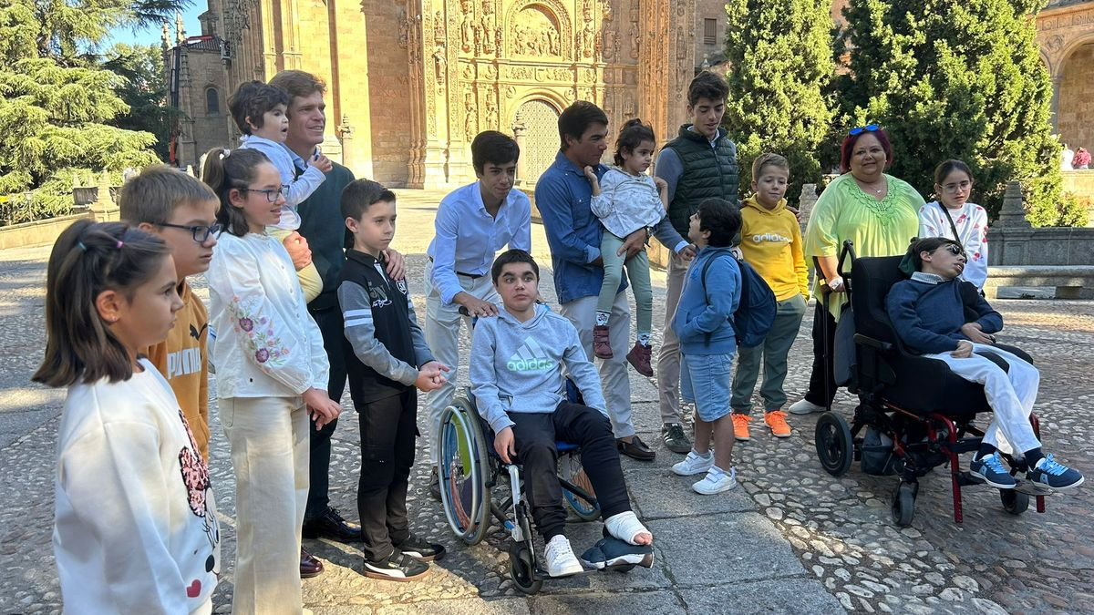 Borja Jiménez, Marco Pérez e Íñigo Norte, junto a Aerscyl, días antes del VI Festival Taurino Domingo López Chaves