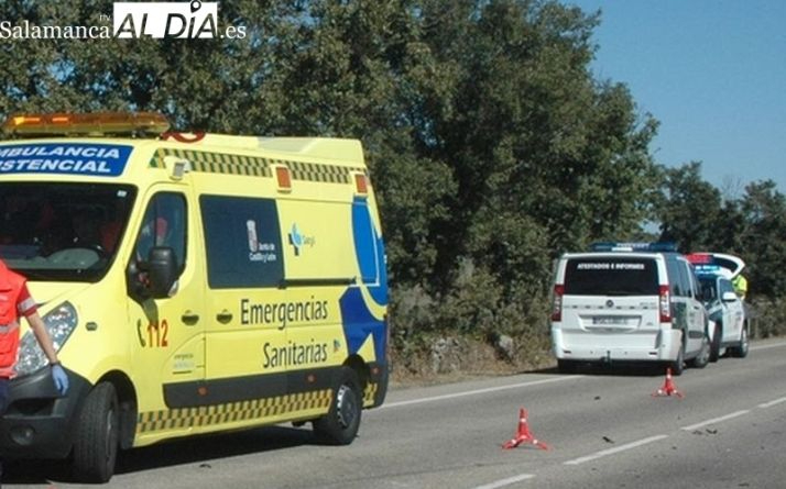 Herido un hombre de 50 años en una colisión entre una furgoneta y un turismo en la A-66, en Villares de la Reina