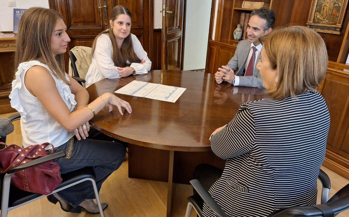 Alumnas de Derecho de la USAL inician sus prácticas en la Subdelegación del Gobierno