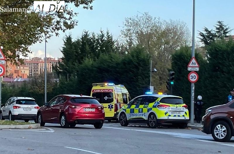 Varios heridos tras una colisión por alcance entre dos turismos en la Glorieta de los Vettones y Vacceos