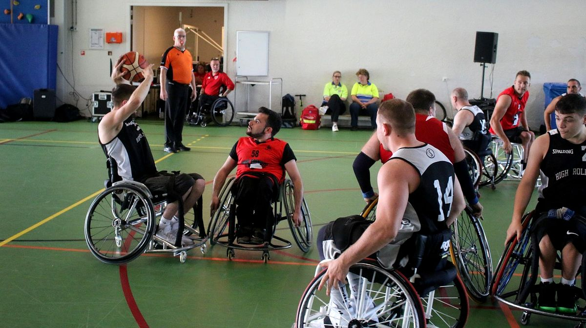 ¿Te atreves a jugar al baloncesto en silla de ruedas? Salamanca acoge el torneo más inclusivo