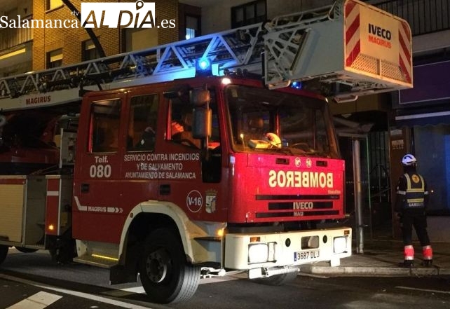 Arden dos coches de madrugada en El Zurguén en un incendio presuntamente intencionado