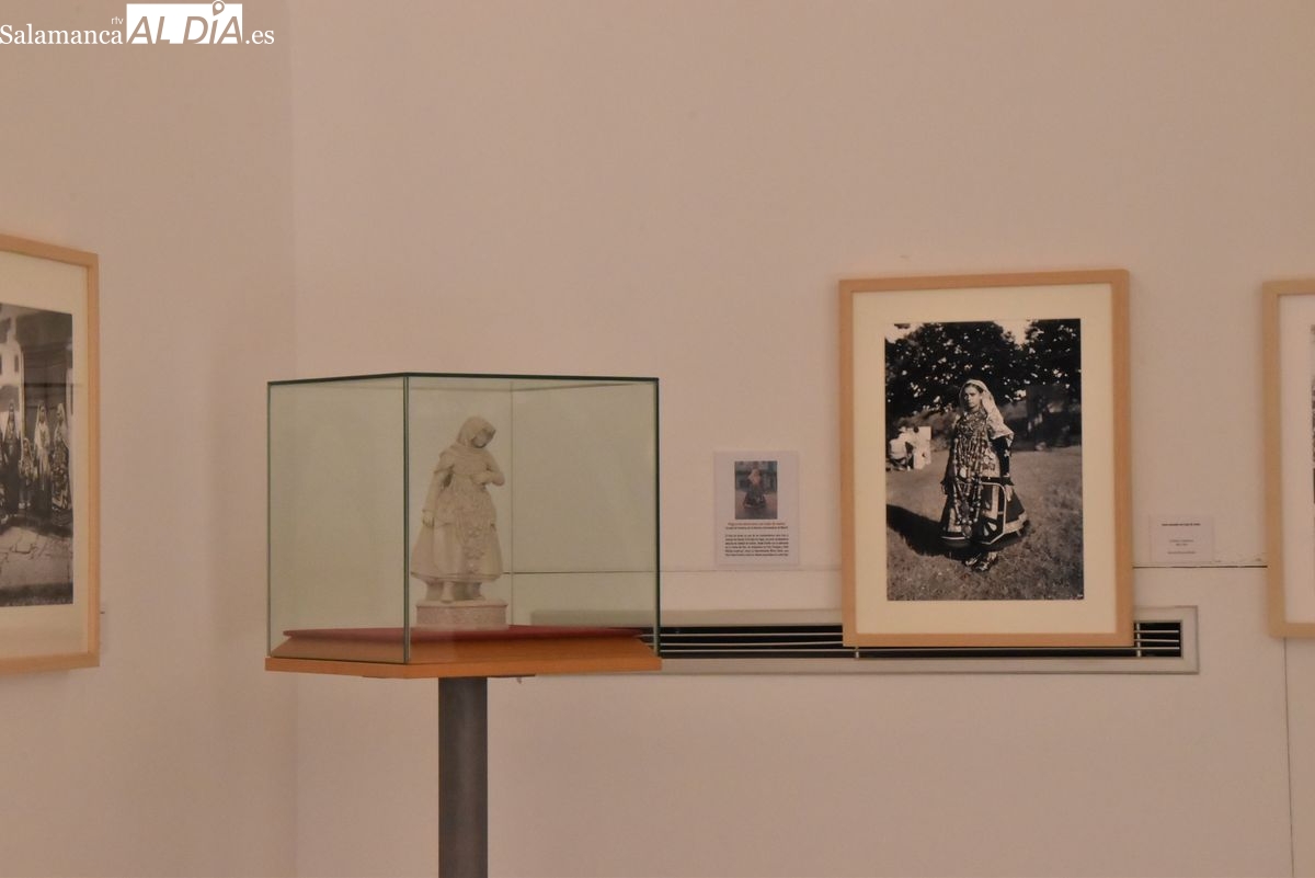 GALERÍA DE FOTOS | Salamanca acoge la exposición Vestir el barro, un tesoro fotográfico inédito del siglo XX