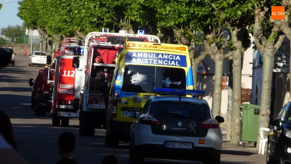 Dos heridos atrapados al volcar su turismo en la SA-305, a la altura de Ledesma