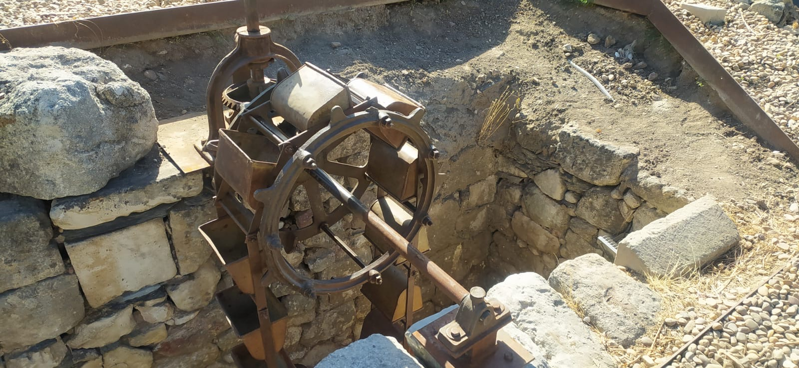 El Cerro de San Vicente recupera su histórica noria de sangre tras una completa restauración