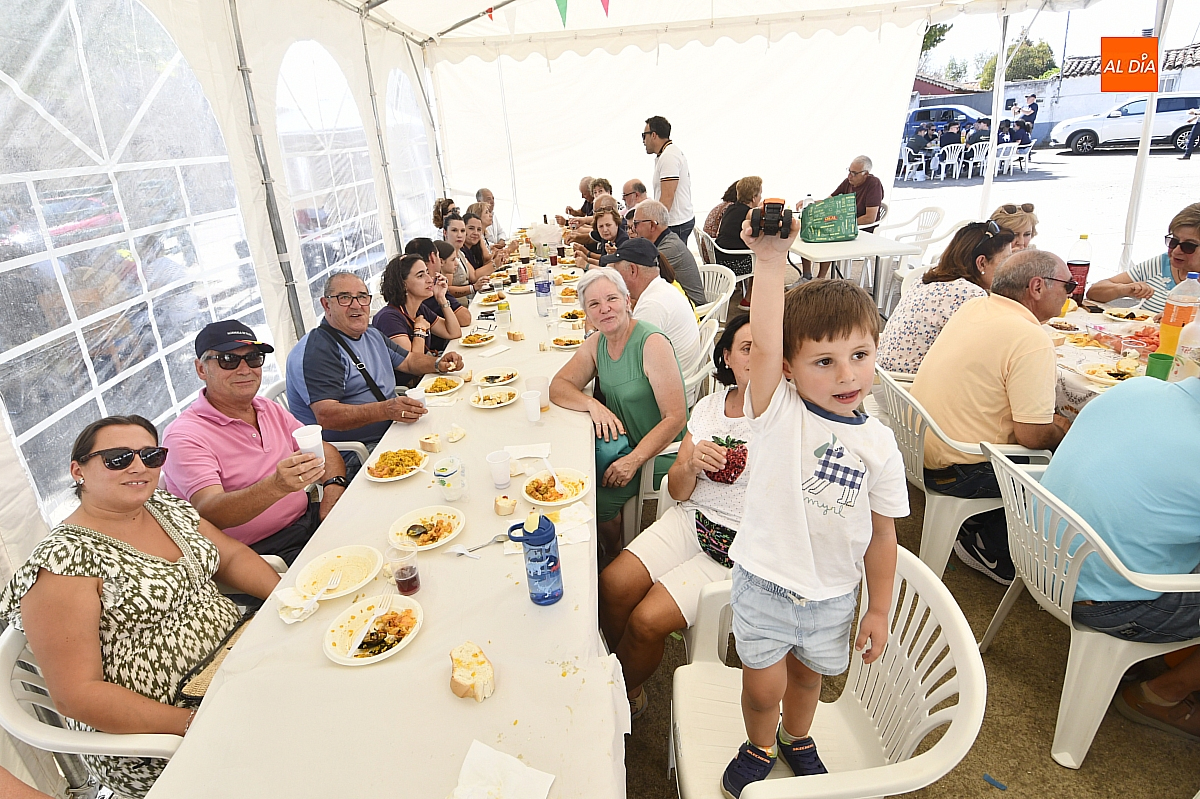 Una gran paella popular deja con buen sabor de boca las fiestas del Cristo de la Laguna en Aldehuela de Yeltes